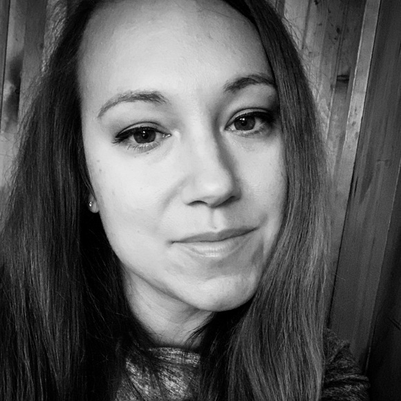 Meet your Posher, Lisa - Picture 1 of 1